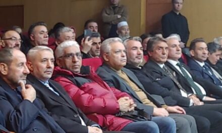 Dünya Türkleri Eğitim ve Kültür Derneği ile Afgan Türkleri Derneği tarafından Zeytinburnu Belediyesi Kültür Merkezi’nde düzenlenen Asema kızımızın duygu dolu şiir gecesi, Türk Dünyası’nın önemli temsilcilerini bir araya getirdi.